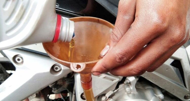 Photo via Bing Images - Kapan Waktu Ideal Ganti Oli Motor? Ini Panduan Berdasarkan Jarak Tempuh