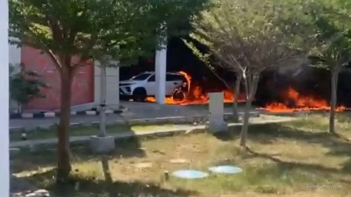 Kebakaran Hebat di Pelabuhan Karangsong: Polisi Selidiki Dugaan Pemicu dari Pengisian Solar