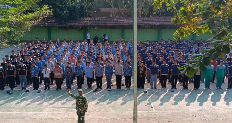 Koramil 1615/Haurgeulis Tanamkan Panca Waluya di SMK PGRI Gantar
