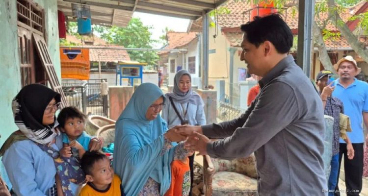 Lucky Hakim Salurkan Bantuan Korban Kebakaran di Gantar dan Anjatan