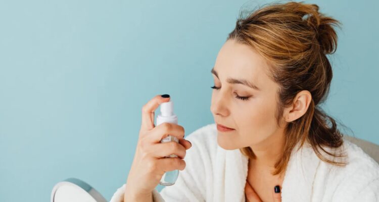 Photo by https://kaboompics.com/ via Pexels - Manfaat Face Mist untuk Menjaga Kelembapan dan Kesehatan Kulit