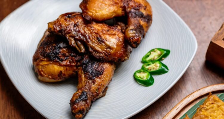 Photo by Ega Morgan via Pexels - Resep Ayam Bakar Pedas Manis: Bumbu Meresap dan Nagih