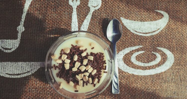 Photo by Jade Sandra via Pexels - Resep Puding Coklat Saus Vanila Lembut, Anti Gagal!