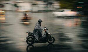 Photo by Pew Nguyen via Pexels - Tips Memilih Jas Hujan Motor Terbaik Agar Tetap Kering & Aman