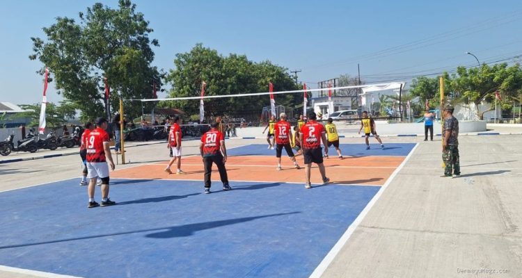 Turnamen Voli HUT RI ke-81: Warga dan Koramil 1613 Sinergi di Cikedung