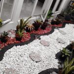 Photo by rumahimpianterkini.blogspot.com - 10 Ide Desain Taman Kering Minimalis dengan Dekorasi Bebatuan