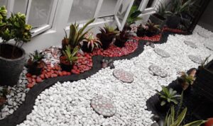 10-ide-desain-taman-kering-minimalis-dengan-dekorasi-bebatuan-58058 Photo by rumahimpianterkini.blogspot.com - 10 Ide Desain Taman Kering Minimalis dengan Dekorasi Bebatuan