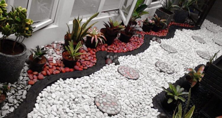 Photo by rumahimpianterkini.blogspot.com - 10 Ide Desain Taman Kering Minimalis dengan Dekorasi Bebatuan