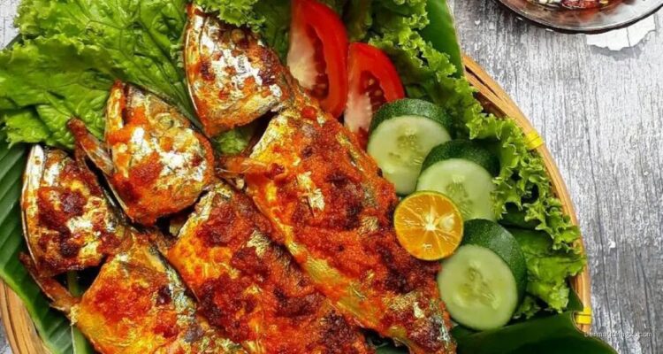 Photo by perumperindo.co.id - Bumbu Marinate Ikan Kembung Bakar Kunyit Wangi Bakaran Arang Kelapa