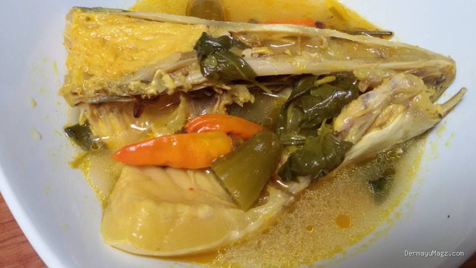 Cara Membersihkan Insang dan Lemak Kepala Ikan Patin Biar Kuah Sup Gak Keruh