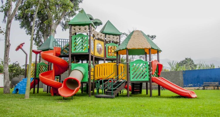 Photo by dalchaebi.me - Ide Desain Taman Bermain Anak yang Aman di Halaman Belakang