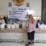 Indramayu Penyaluran Bansos Beras Bulog di Sukajati, 1.600 KPM Terima Bantuan 30 Kilogram Sekaligus