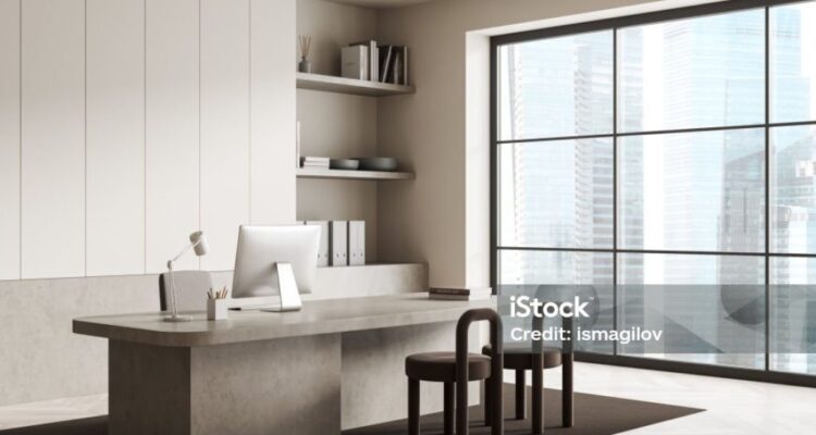 Photo by istockphoto.com - Inspirasi Desain Meja Kerja Menghadap Jendela yang Estetik