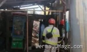 kebakaran-di-cadangpinggan-indramayu-dua-anak-selamat-usai-lompat-jendela-51638 Kebakaran di Cadangpinggan Indramayu: Dua Anak Selamat Usai Lompat Jendela