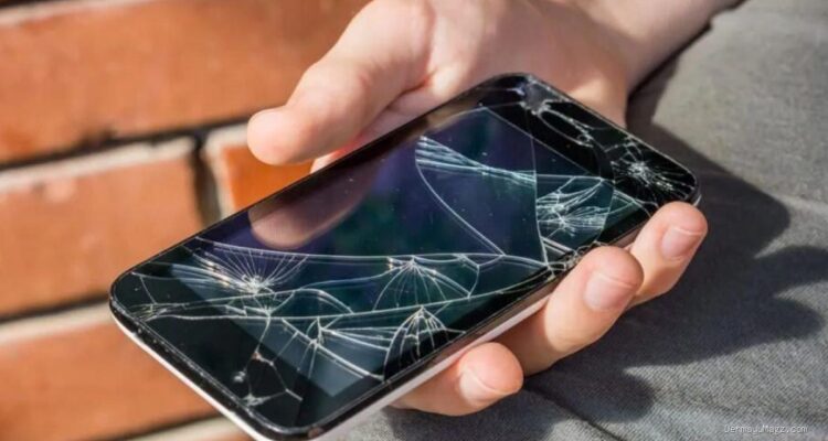 Photo by shopping.tribunnews.com - Langkah Mengatasi Layar HP Retak Sebelum Membawa ke Tempat Servis