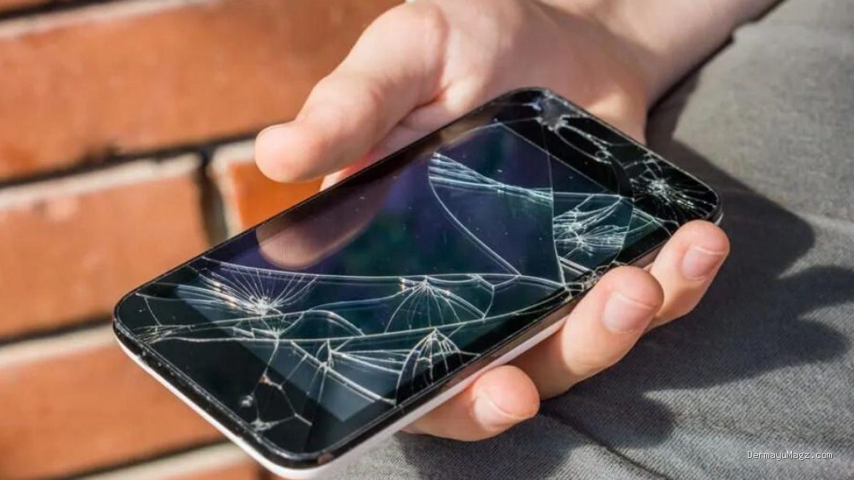 Photo by shopping.tribunnews.com - Langkah Mengatasi Layar HP Retak Sebelum Membawa ke Tempat Servis