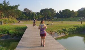 Photo by travelspromo.com - Manfaat Jogging di Taman Kota untuk Kesehatan Tubuh dan Mental