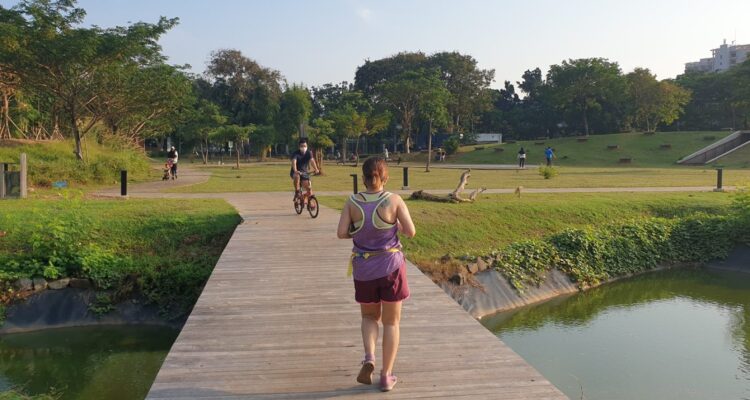 Photo by travelspromo.com - Manfaat Jogging di Taman Kota untuk Kesehatan Tubuh dan Mental