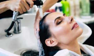 Photo by kartinimedia.id - Manfaat Keramas dengan Air Dingin untuk Kesehatan Rambut