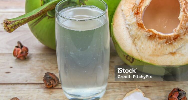 Photo by istockphoto.com - Manfaat Minum Air Kelapa untuk Menjaga Hidrasi Saat Cuaca Panas