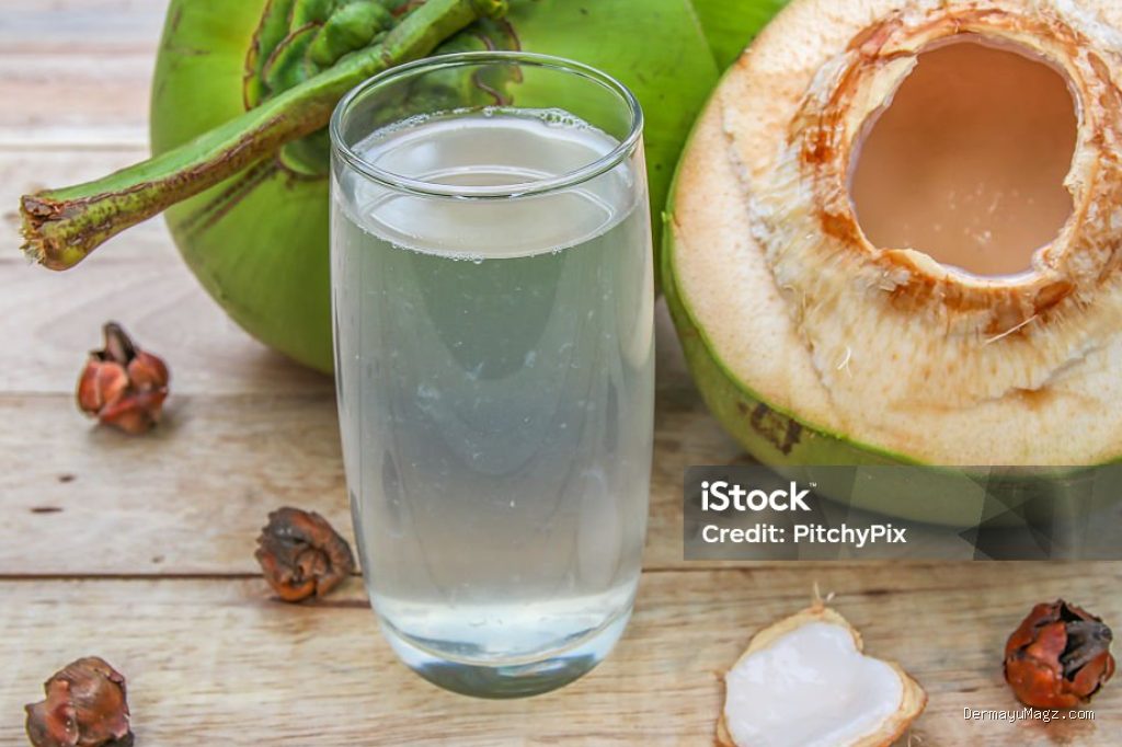 Photo by istockphoto.com - Manfaat Minum Air Kelapa untuk Menjaga Hidrasi Saat Cuaca Panas