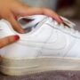 Photo by banyuwangi.viva.co.id - Panduan Efektif Membersihkan Sepatu Putih Agar Tetap Cerah