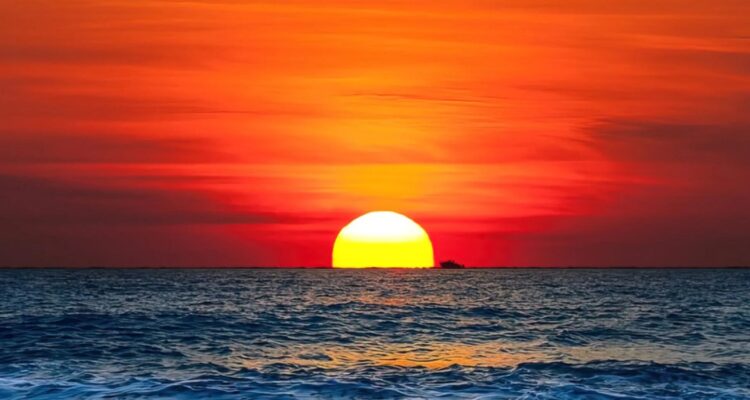 Photo by wallpapersafari.com - Panduan Foto Sunset dengan HP agar Warna Lebih Tajam dan Hidup