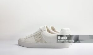 Photo by istockphoto.com - Panduan Membersihkan Sepatu Putih agar Awet dan Tetap Cerah