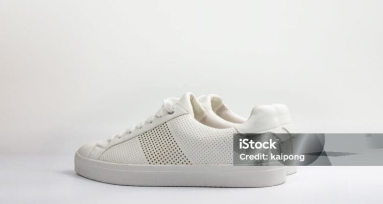 Photo by istockphoto.com - Panduan Membersihkan Sepatu Putih agar Awet dan Tetap Cerah
