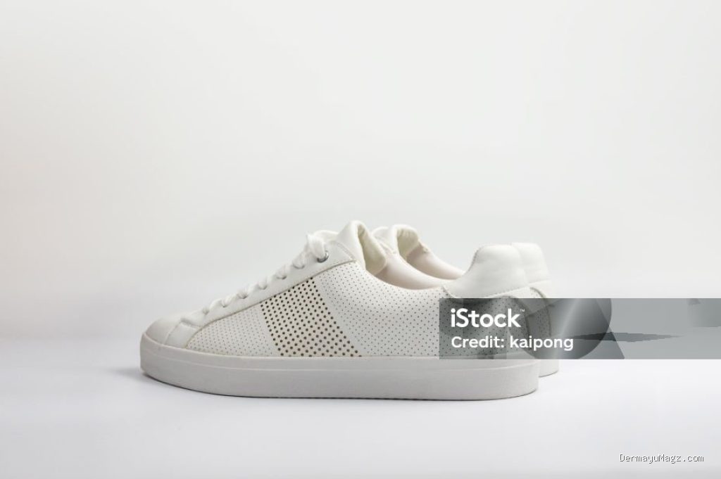 Photo by istockphoto.com - Panduan Membersihkan Sepatu Putih agar Awet dan Tetap Cerah