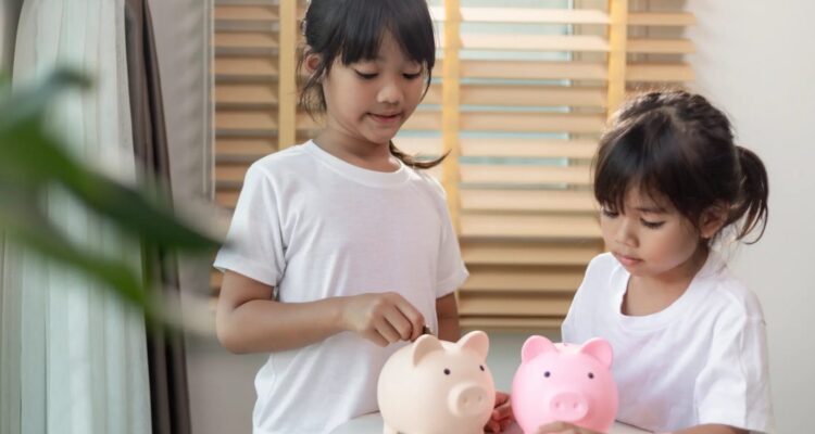 Photo by ruangmenyala.com - Panduan Mengajarkan Anak Menabung Sejak Dini untuk Masa Depan