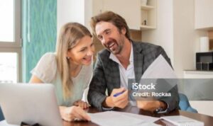 Photo by istockphoto.com - Panduan Mengatur Keuangan Rumah Tangga bagi Pasangan Baru Menikah