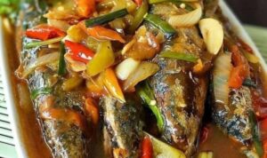Photo by briliofood.net - Penyebab Daging Ikan Mudah Hancur Pas Dimasak Kuah Pindang Asam Segar
