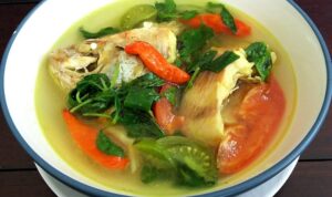 penyebab-kuah-sup-ikan-mengeluarkan-bau-amis-menyengat-pas-dihidangkan-13238 Photo by rukita.co - Penyebab Kuah Sup Ikan Mengeluarkan Bau Amis Menyengat Pas Dihidangkan