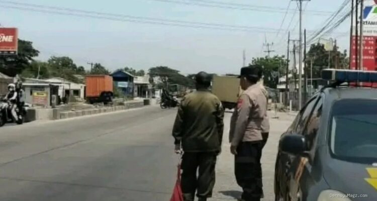 Polisi Tertibkan Aksi Pak Ogah di U-Turn SPBU Patrol Indramayu