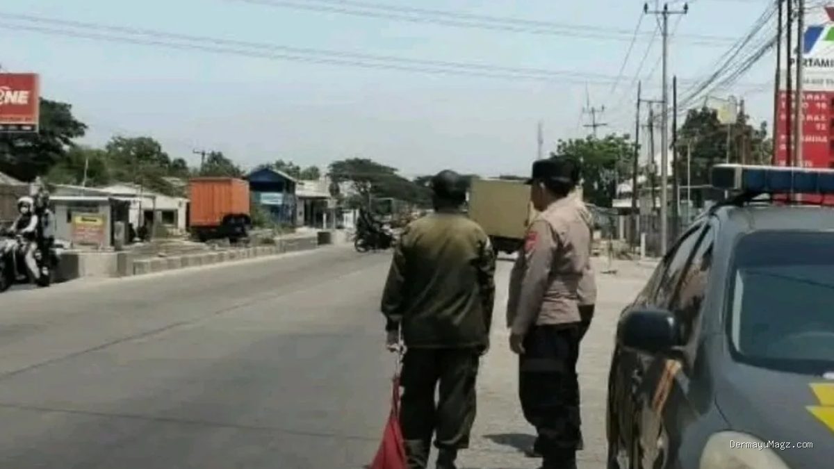 Polisi Tertibkan Aksi Pak Ogah di U-Turn SPBU Patrol Indramayu