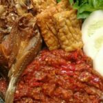 Photo by pinresep.github.io - Racikan Sambal Terasi Bakar Pesisir Teman Makan Ikan Bakar Kipas