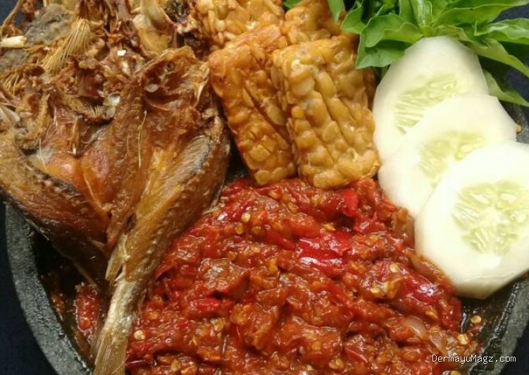 Photo by pinresep.github.io - Racikan Sambal Terasi Bakar Pesisir Teman Makan Ikan Bakar Kipas