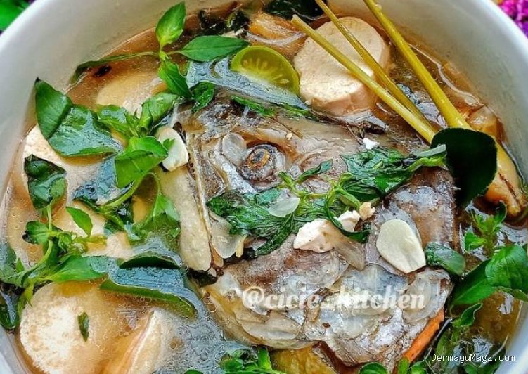Rahasia Sup Kepala Ikan Salmon Kuah Jahe Bening Penambah Stamina Tubuh