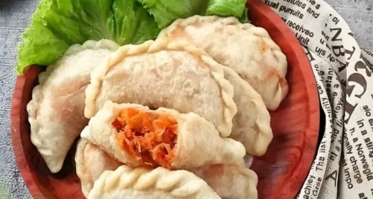 Photo by garapmedia.com - Resep Cireng Isi Ayam Suwir Gurih dan Praktis untuk Camilan