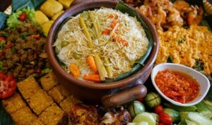 Photo by halodoc.com - Resep Nasi Liwet Sunda Gurih dan Praktis untuk Menu Keluarga