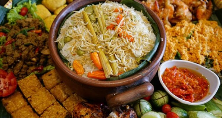 Photo by halodoc.com - Resep Nasi Liwet Sunda Gurih dan Praktis untuk Menu Keluarga