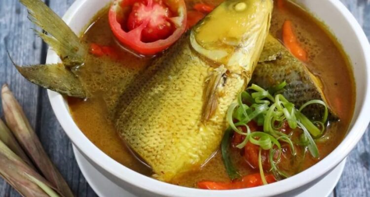 Photo by anekamenuresepi.blogspot.com - Resep Pindang Kuning Ikan Bandeng Presto Kuah Asam Pedas Segar