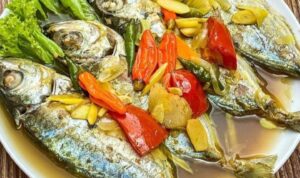 resep-pindang-serani-ikan-kembung-kuah-belimbing-wuluh-asam-menyegarkan-20822 Photo by disway.id - Resep Pindang Serani Ikan Kembung Kuah Belimbing Wuluh Asam Menyegarkan