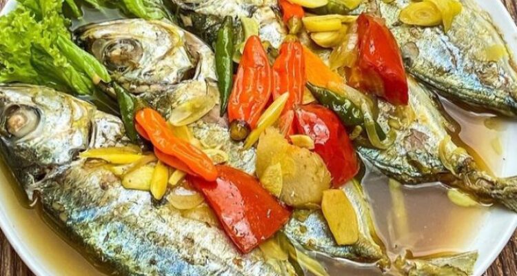 Photo by disway.id - Resep Pindang Serani Ikan Kembung Kuah Belimbing Wuluh Asam Menyegarkan