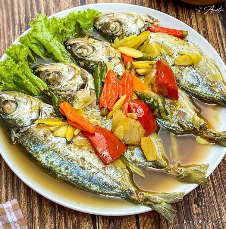Photo by disway.id - Resep Pindang Serani Ikan Kembung Kuah Belimbing Wuluh Asam Menyegarkan