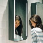 Photo by istockphoto.com - Teknik Foto Mirror Selfie Agar Hasil Lebih Estetik dan Menarik