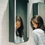 Photo by istockphoto.com - Teknik Foto Mirror Selfie Agar Hasil Lebih Estetik dan Menarik
