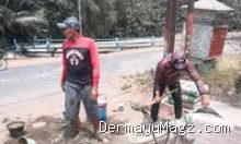 Warga Gabuswetan Mandiri Perbaiki Jalan dan Jembatan Rusak di Indramayu