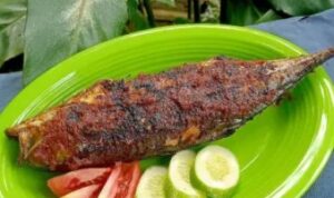 Photo by yummy.co.id - Cara Membakar Ikan Pakai Tempurung Kelapa Tua Biar Asapnya Beraroma Harum
